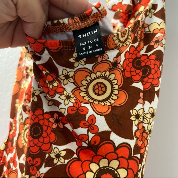 Retro floral dress 🌼 - Picture 3 of 4